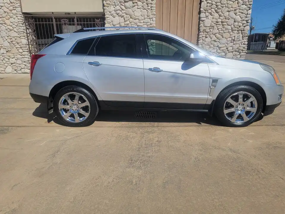 2011 Cadillac SRX FWD Performance Collection's photo