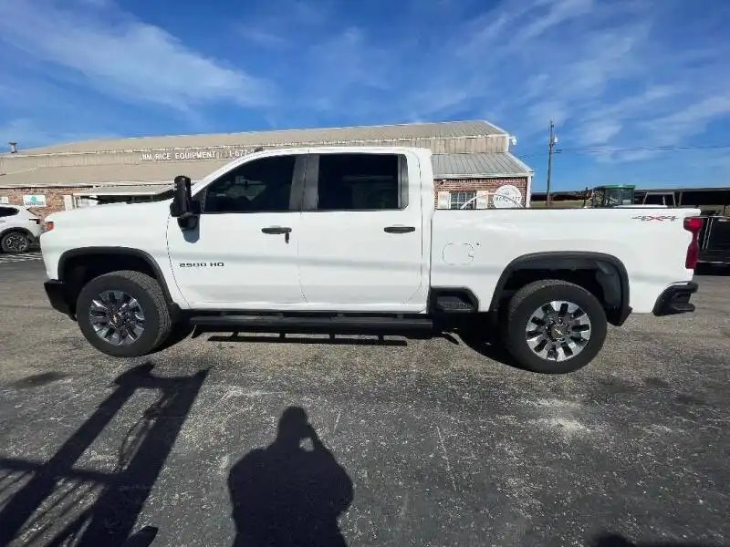 2022 Chevrolet Silverado HD Custom 4WD Crew Cab Standard Box's photo