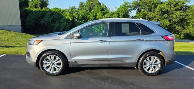 2020 Ford Edge Titanium photo 4