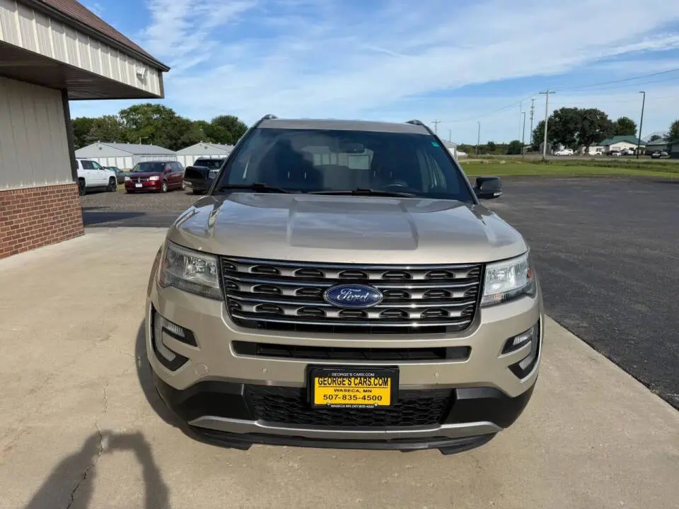 2017 Ford Explorer XLT 4WD photo 4