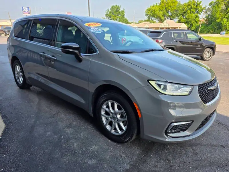 2025 Chrysler Pacifica Select photo 5