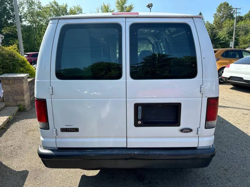 2003 Ford E-Series E-150 Van photo 5