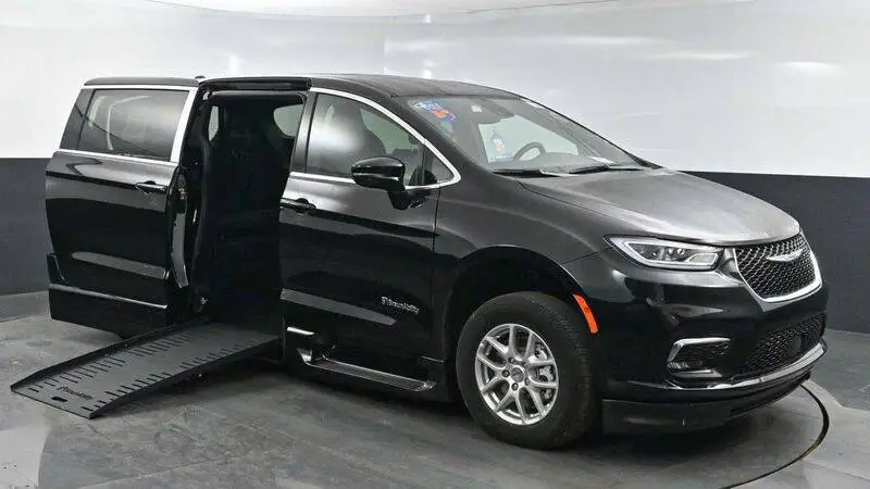 2025 Chrysler Pacifica Select photo 1