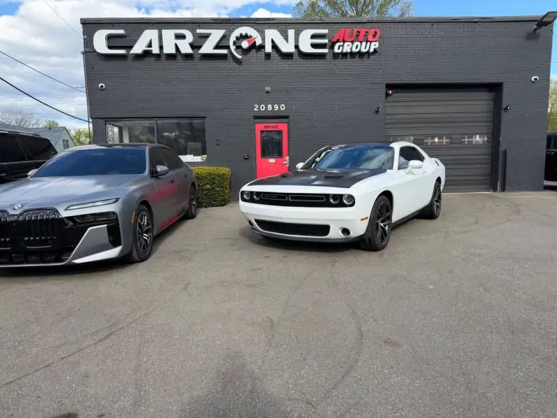 2017 Dodge Challenger SXT photo 1