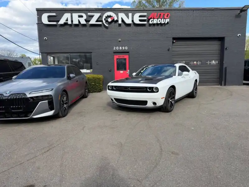 2017 Dodge Challenger SXT's photo