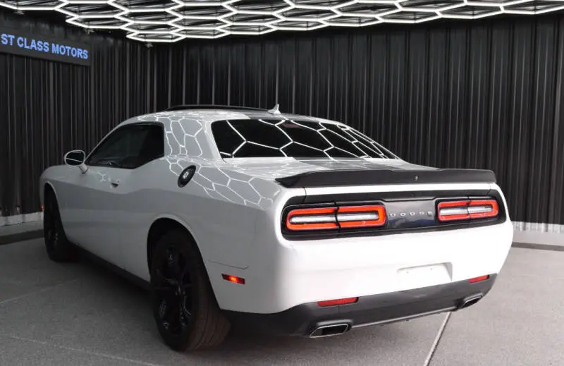 2018 Dodge Challenger SXT Plus photo 4