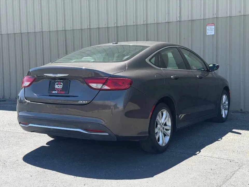 2015 Chrysler 200 Limited photo 4