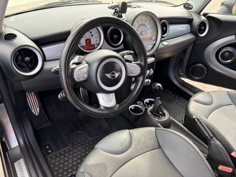 2010 MINI Cooper S photo 4
