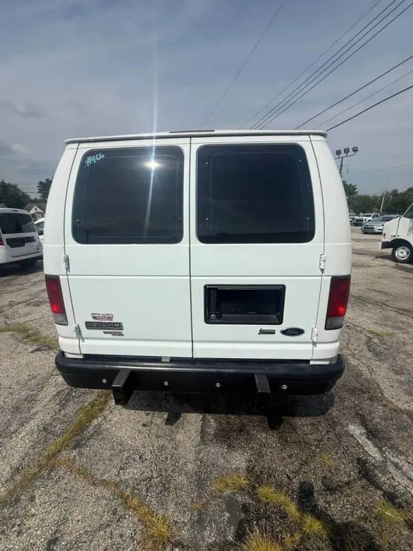 2013 Ford E-Series E-250 Van photo 5