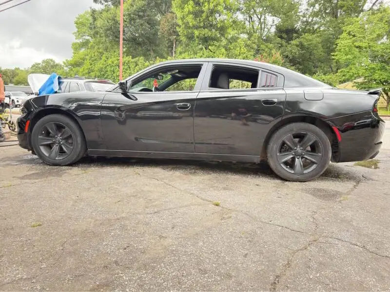 2016 Dodge Charger SXT photo 4