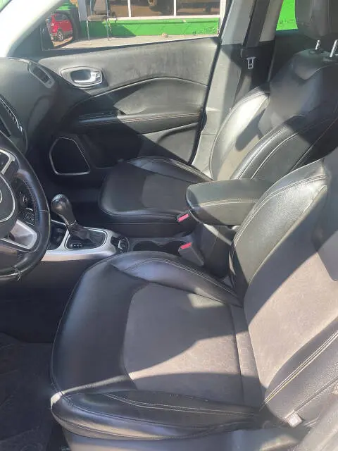 2017 Jeep Compass Latitude 4X4 photo 3