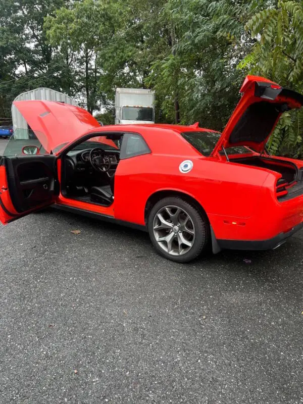 2017 Dodge Challenger SXT Plus photo 4