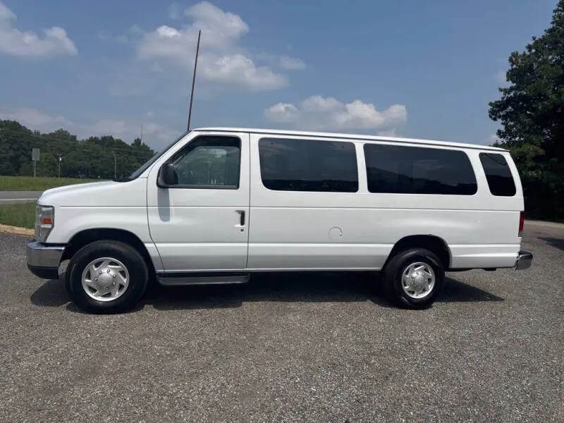 2013 Ford E-Series E-350 XLT Super Duty Extended photo 4