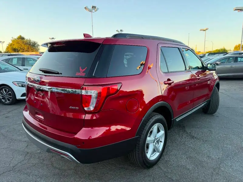 2016 Ford Explorer XLT 4WD photo 4