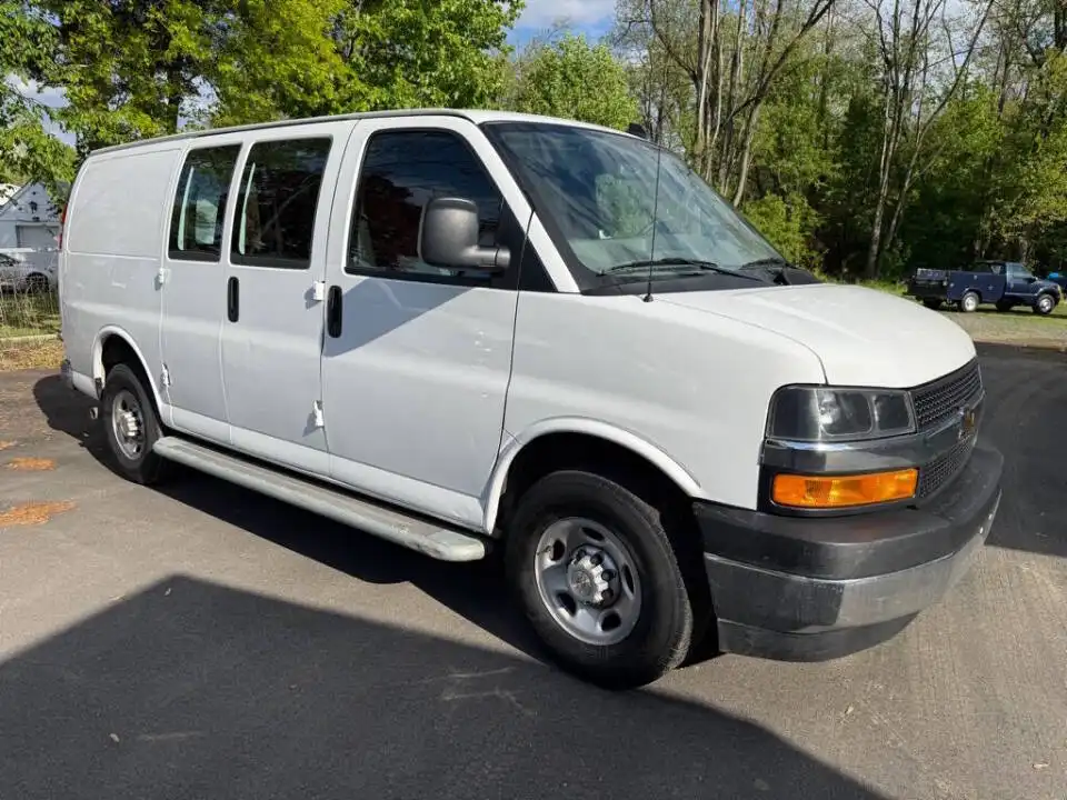 2025 Chevrolet Express 2500 Work Van HD's photo