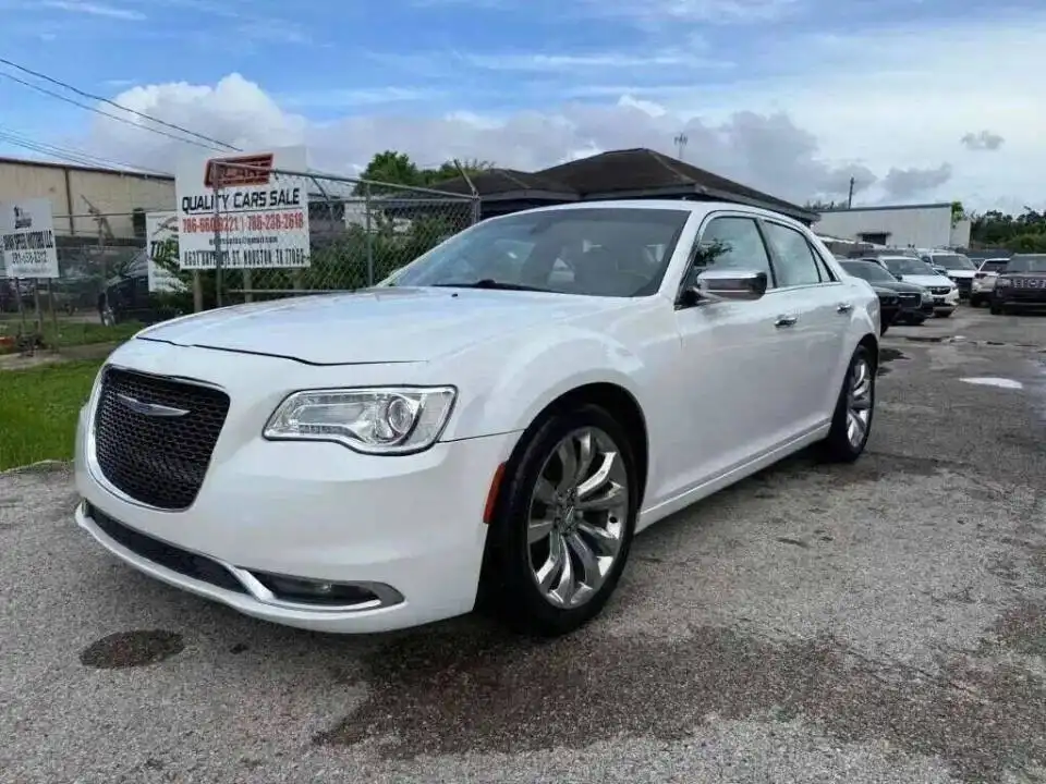 2019 Chrysler 300 Limited's photo