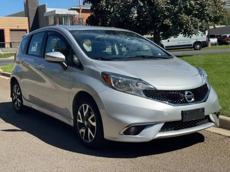 2016 Nissan Versa Note 1.6 SR CVT's photo