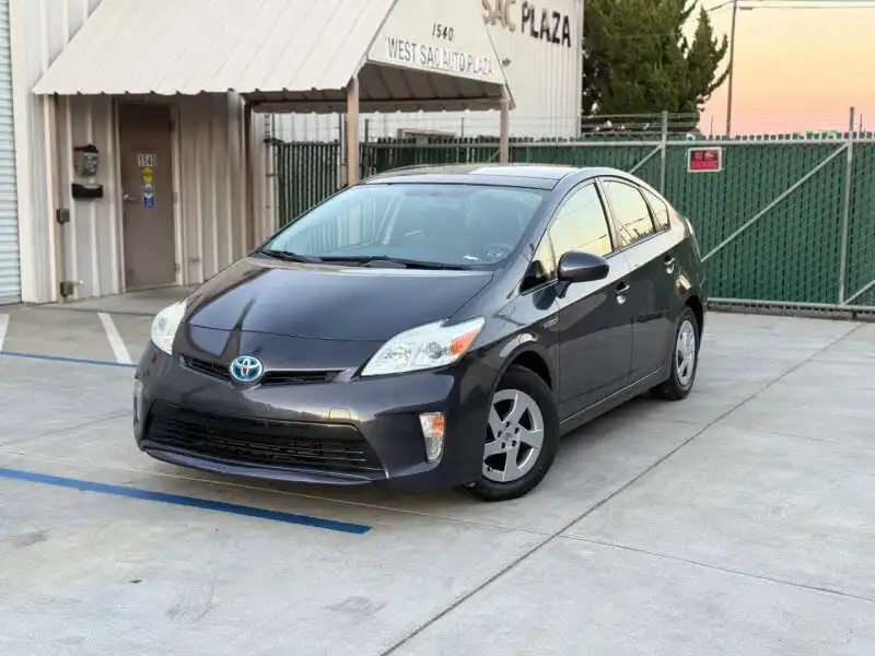 2013 Toyota Prius Three's photo