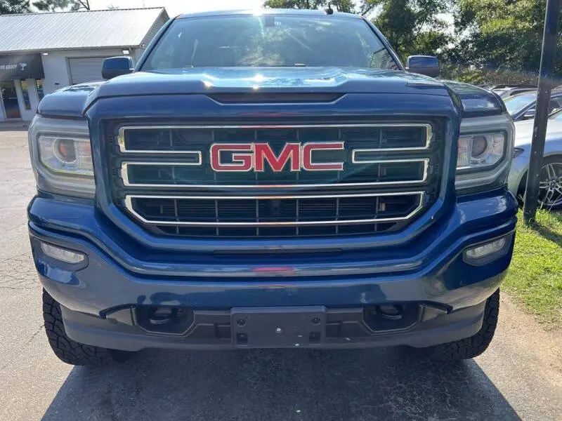 2017 GMC Sierra 4WD Crew Cab Short Box SLE photo 3