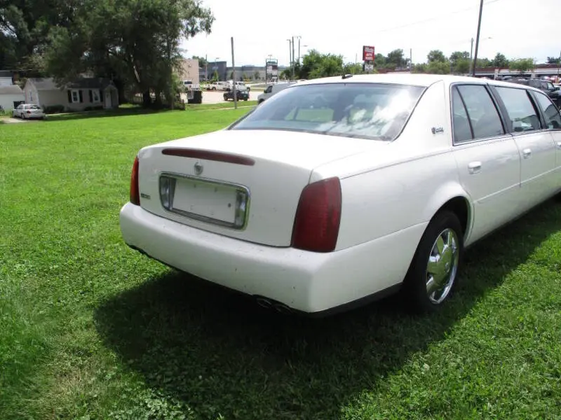 2005 Cadillac DeVille Professional photo 5