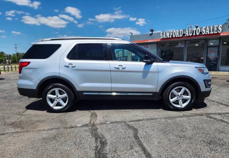 2016 Ford Explorer XLT 4WD photo 4