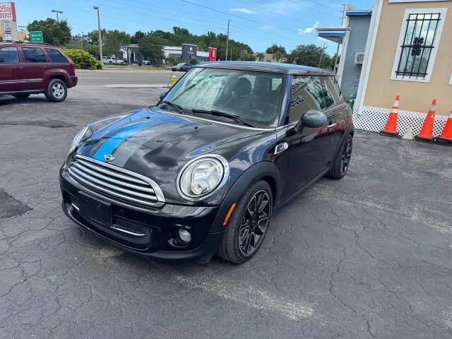 2013 MINI Cooper Base photo 3