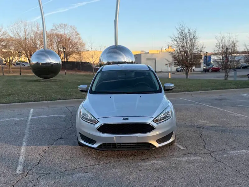 2017 Ford Focus 5 Door Hatch SE photo 3
