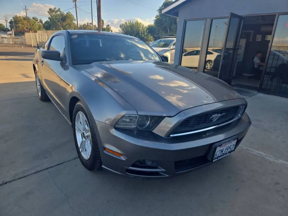 2014 Ford Mustang V6 photo 3