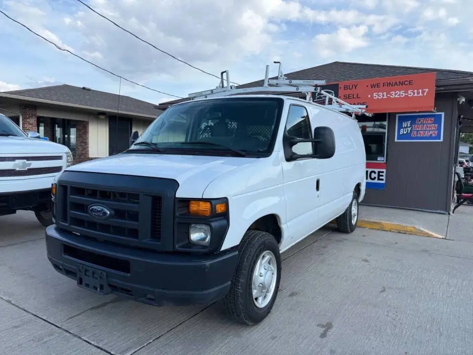 2013 Ford E-Series E-150 Van photo 3