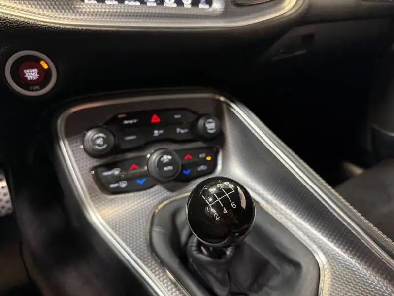 2016 Dodge Challenger SRT Hellcat photo 1