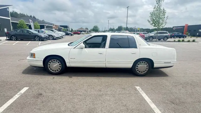 1997 Cadillac DeVille Base photo 3