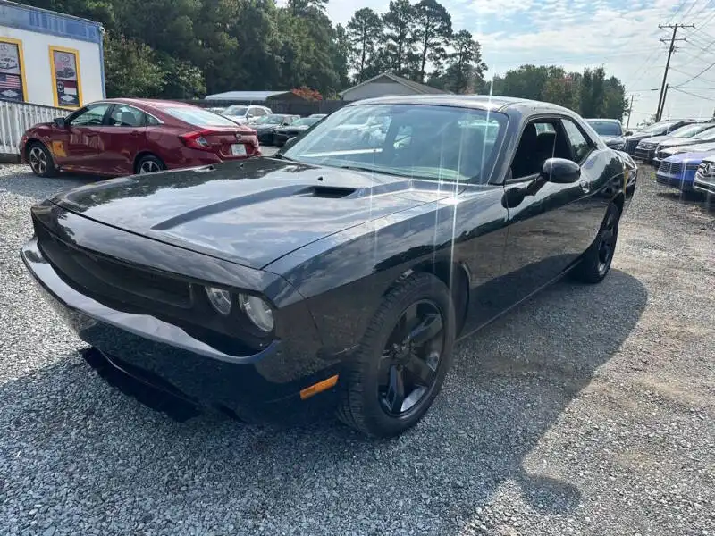 2013 Dodge Challenger SXT's photo