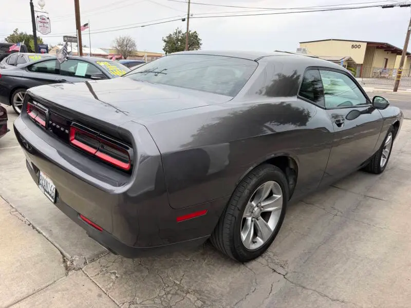 2017 Dodge Challenger SXT photo 5
