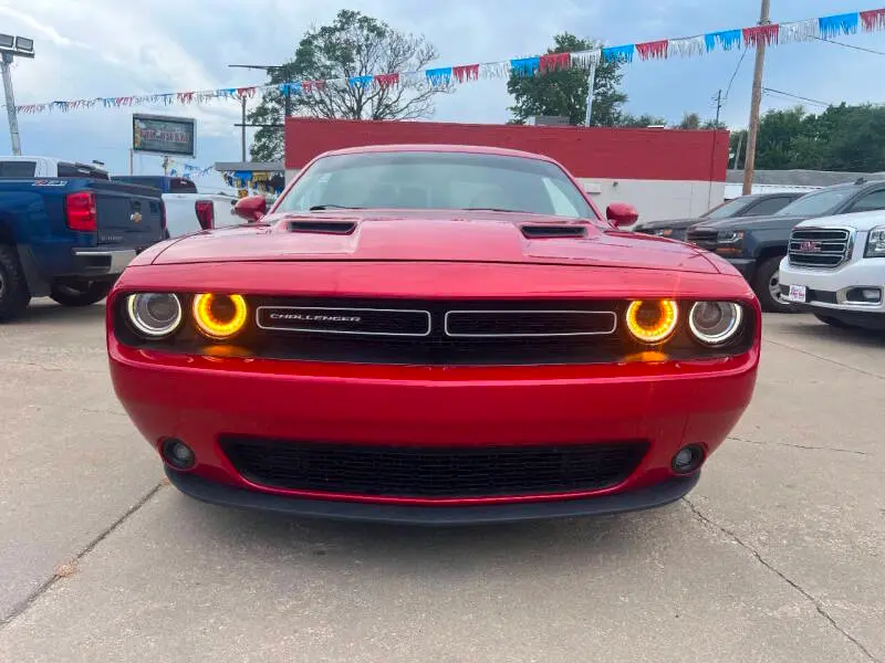 2017 Dodge Challenger SXT Plus photo 4