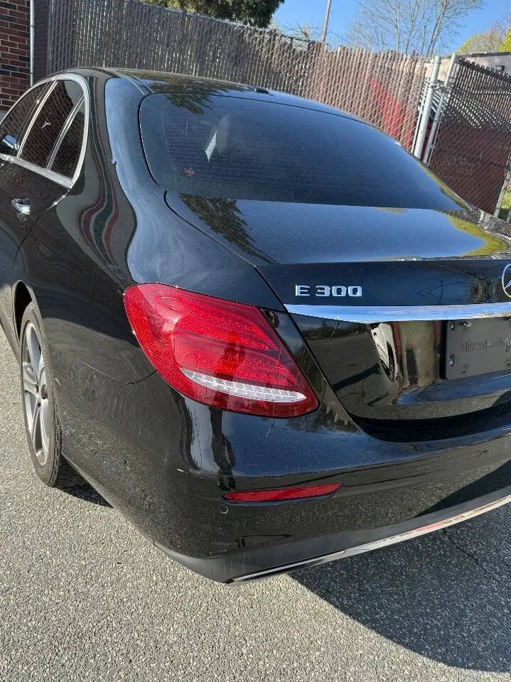 2017 Mercedes-Benz E-Class E300 4MATIC photo 5