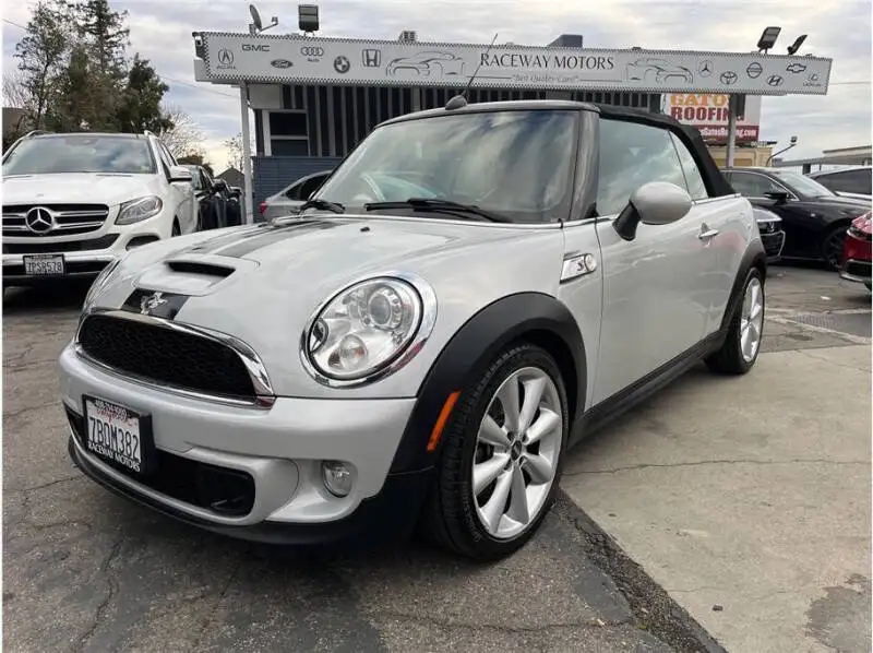 2013 MINI Cooper S's photo