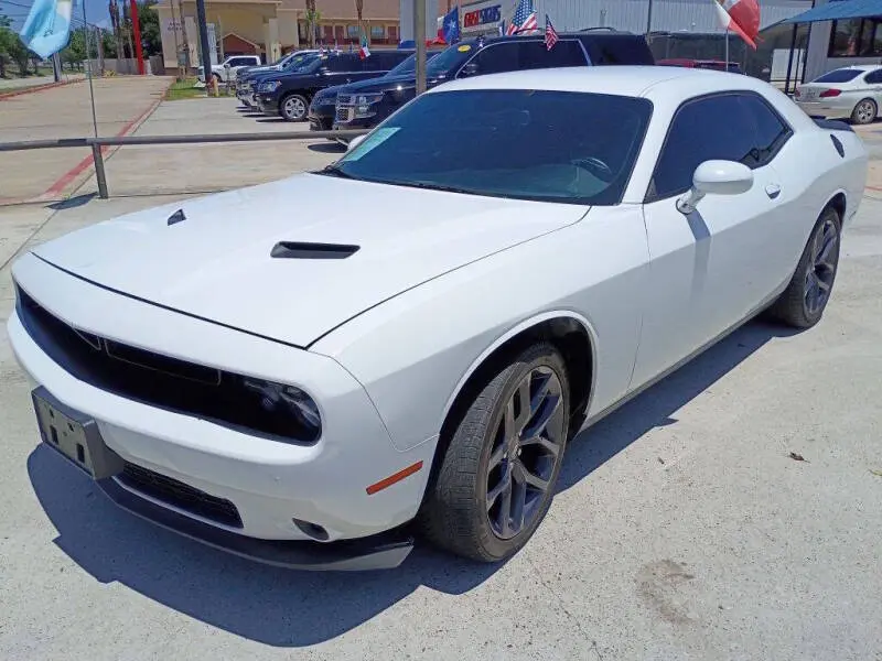 2021 Dodge Challenger SXT Auto photo 3