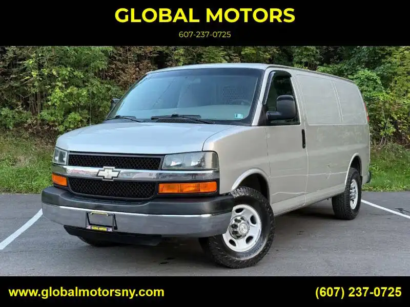 2009 Chevrolet Express 2500 Work Van HD's photo