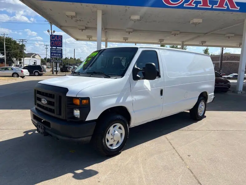 2010 Ford E-Series E-150 Van photo 3