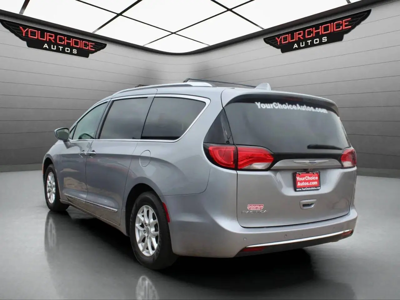 2020 Chrysler Pacifica Touring L photo 3