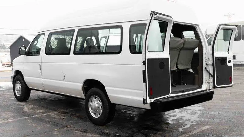 2014 Ford E-Series E-250 Extended photo 3