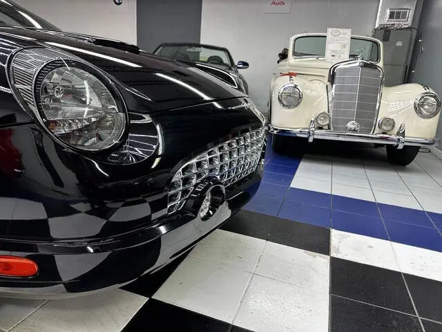 2005 Ford Thunderbird Deluxe photo 4