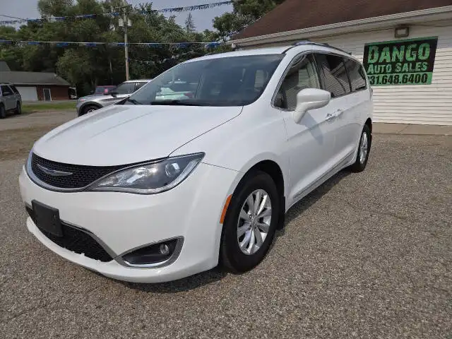 2019 Chrysler Pacifica Touring L's photo
