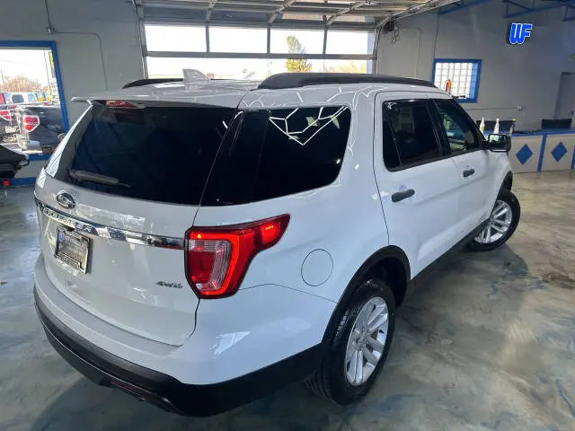 2016 Ford Explorer Base 4WD photo 3