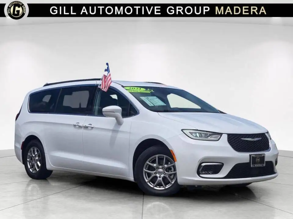 2021 Chrysler Pacifica Touring photo 1