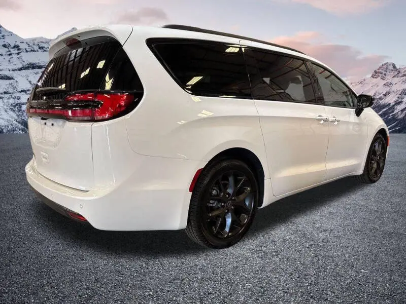 2026 Chrysler Pacifica Select photo 5