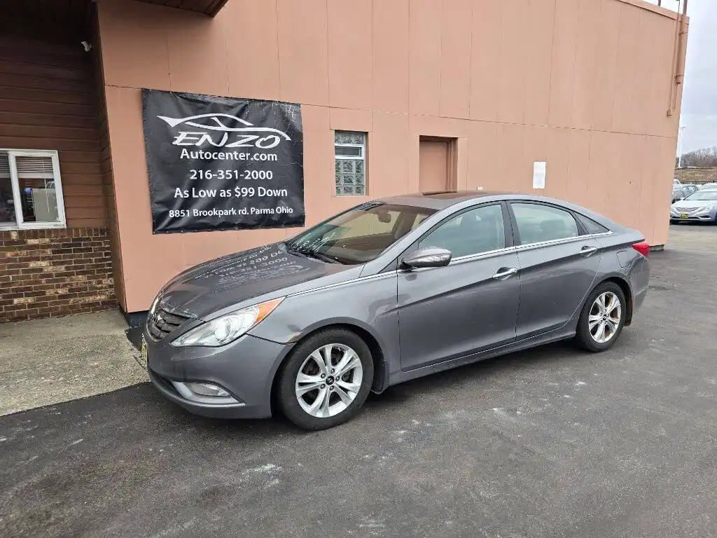 2011 Hyundai Sonata SE I4 A/T's photo