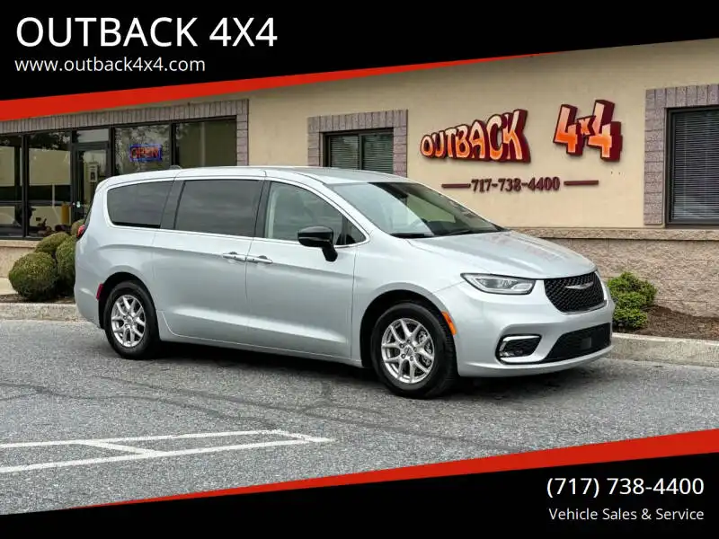 2024 Chrysler Pacifica Touring L's photo