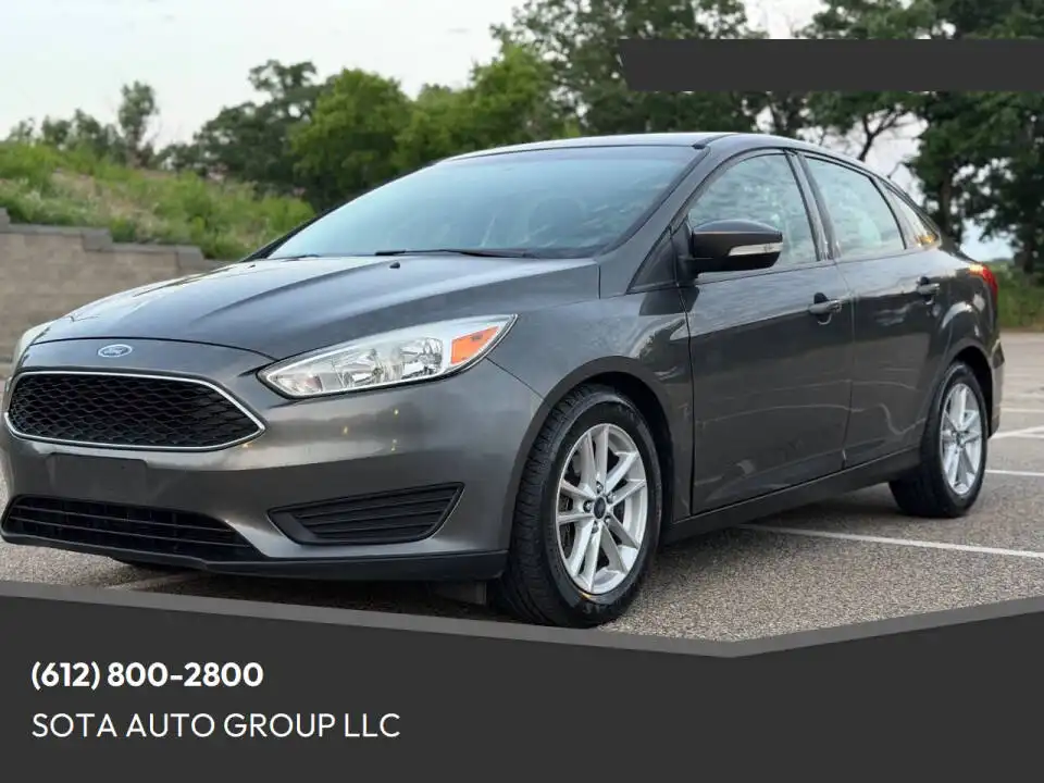 2017 Ford Focus Sedan SE's photo