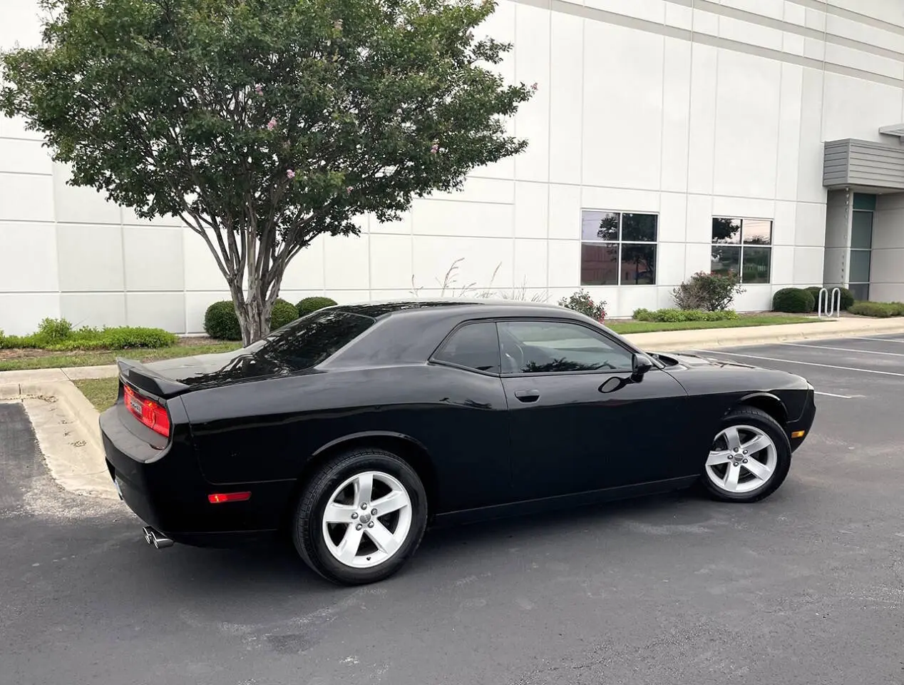 2014 Dodge Challenger SXT photo 5